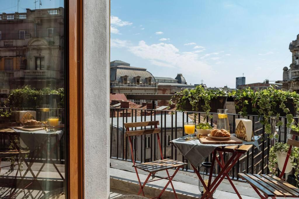 Sunny 2Br Flat - Old Town View Lägenhet Bukarest Exteriör bild