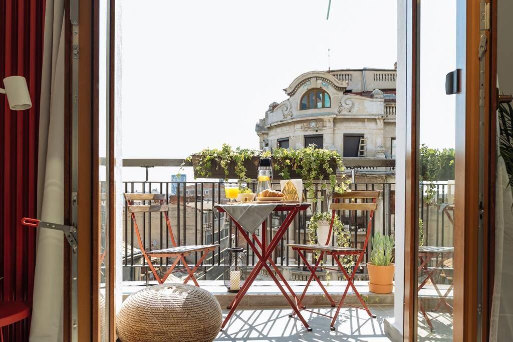 Sunny 2Br Flat - Old Town View Lägenhet Bukarest Exteriör bild