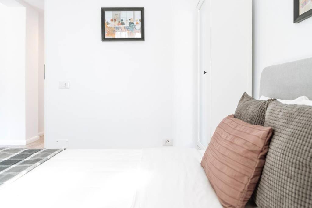 Sunny 2Br Flat - Old Town View Lägenhet Bukarest Exteriör bild