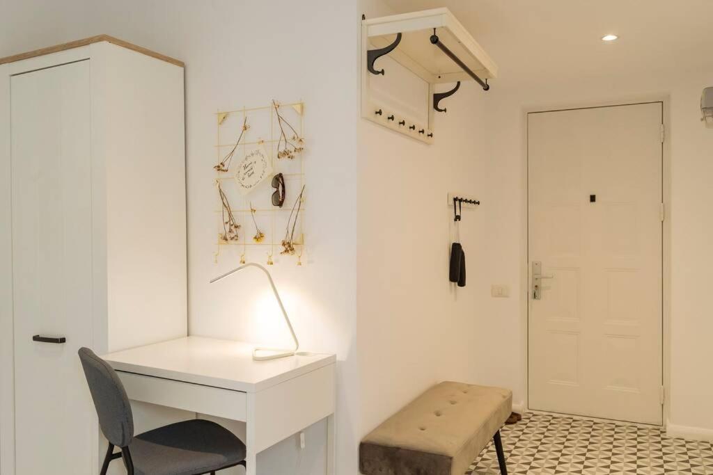 Sunny 2Br Flat - Old Town View Lägenhet Bukarest Exteriör bild